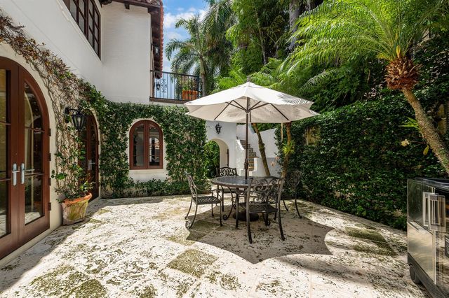 424 Brazilian Avenue, Palm Beach, FL 33480