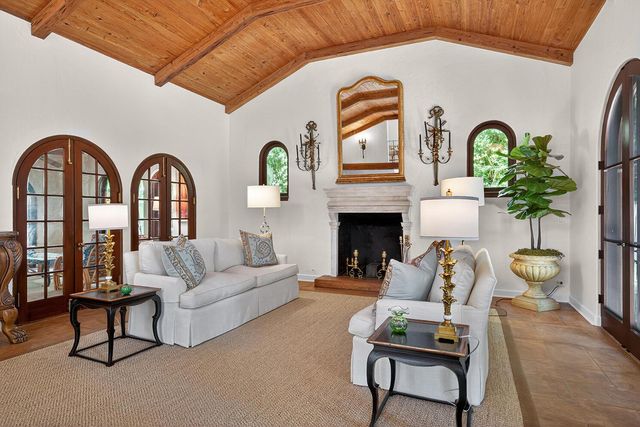 424 Brazilian Avenue, Palm Beach, FL 33480