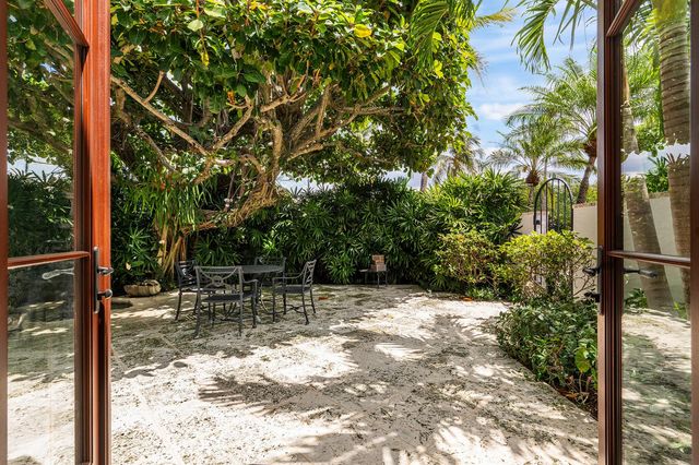 424 Brazilian Avenue, Palm Beach, FL 33480