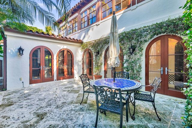424 Brazilian Avenue, Palm Beach, FL 33480