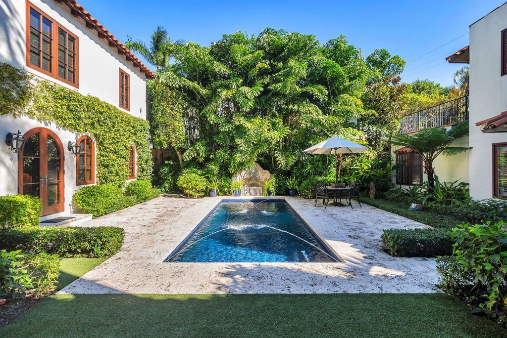 424 Brazilian Avenue, Palm Beach, FL 33480