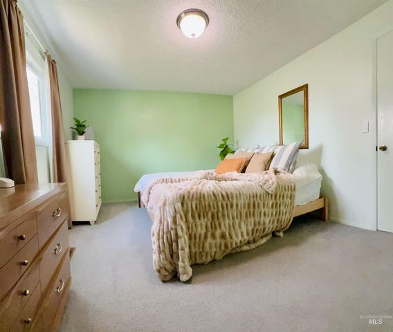 114 Meyer Ave, Nampa, ID 83686