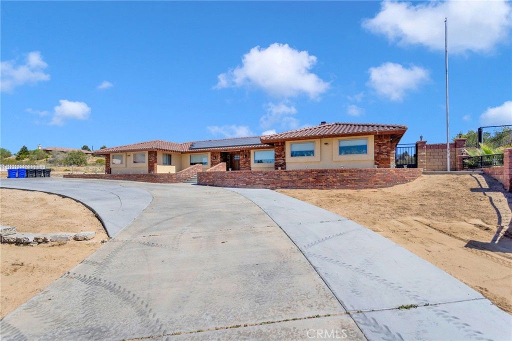 Image 2 of property listing at 13863 Pamlico, Apple Valley, CA 92307