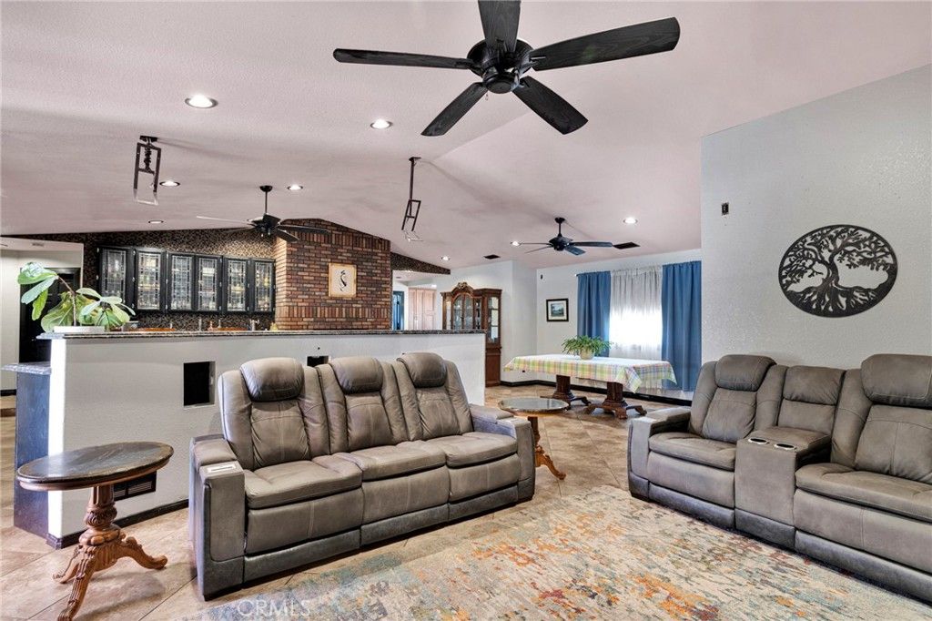 Image 9 of property listing at 13863 Pamlico, Apple Valley, CA 92307