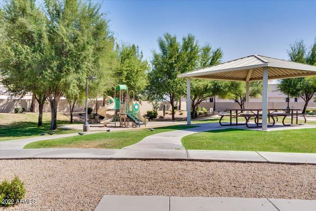 902 E MADELINE Drive, Chandler, AZ 85225