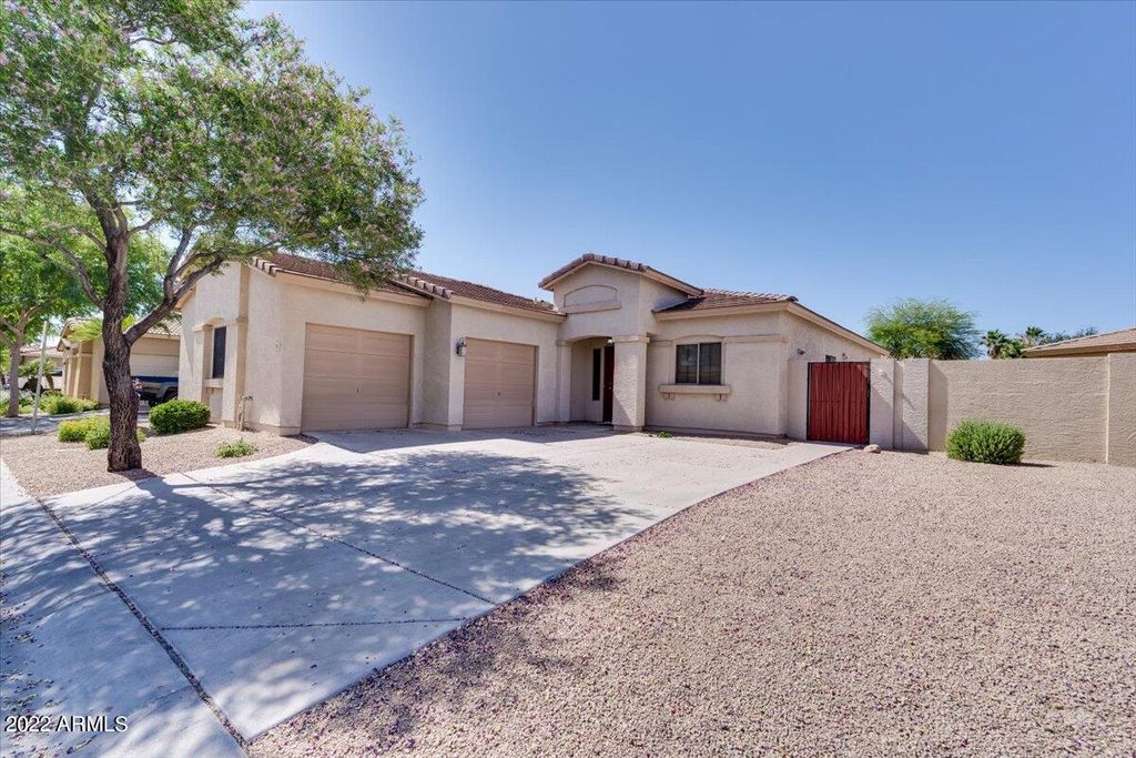 902 E MADELINE Drive, Chandler, AZ 85225