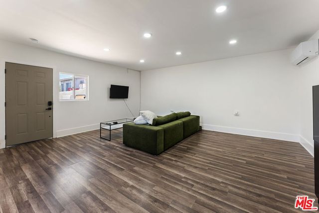 1722 W 107th Street, Los Angeles, CA 90047