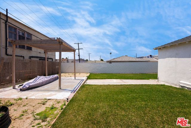 1722 W 107th Street, Los Angeles, CA 90047