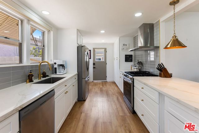 1722 W 107th Street, Los Angeles, CA 90047