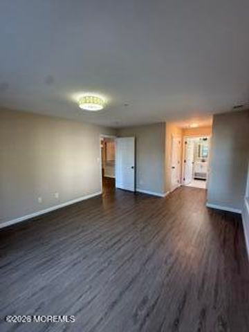 402 Wedgewood Circle, Belford, NJ 07718