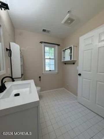 402 Wedgewood Circle, Belford, NJ 07718