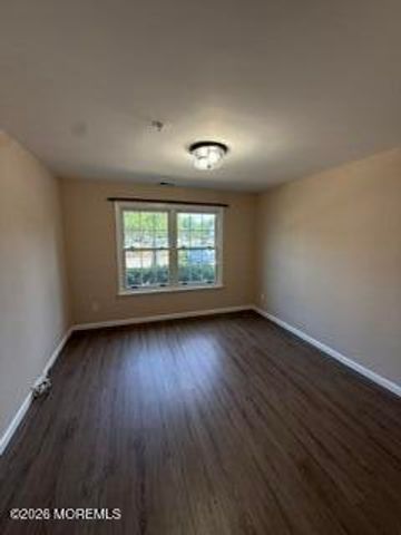 402 Wedgewood Circle, Belford, NJ 07718