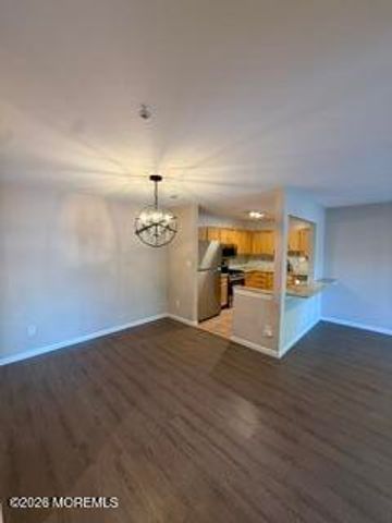 402 Wedgewood Circle, Belford, NJ 07718