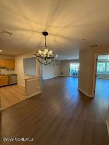 402 Wedgewood Circle, Belford, NJ 07718