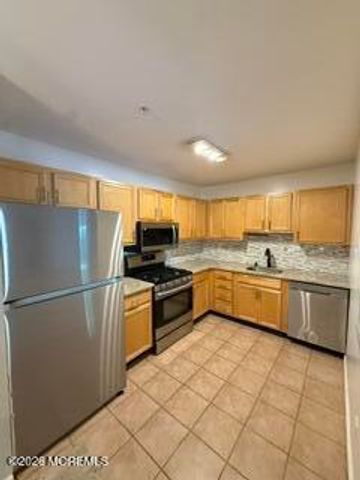 402 Wedgewood Circle, Belford, NJ 07718