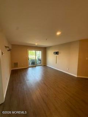 402 Wedgewood Circle, Belford, NJ 07718