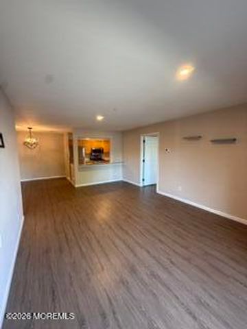 402 Wedgewood Circle, Belford, NJ 07718