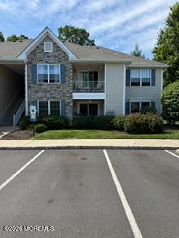 402 Wedgewood Circle, Belford, NJ 07718
