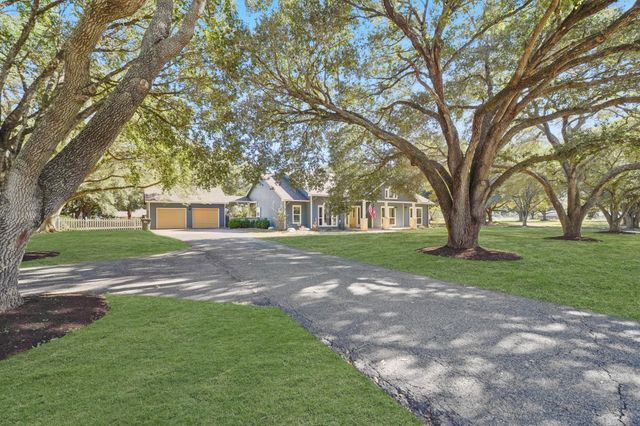 414 Brazos Hill Lane, Sealy, TX 77474