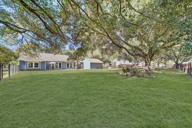 414 Brazos Hill Lane, Sealy, TX 77474