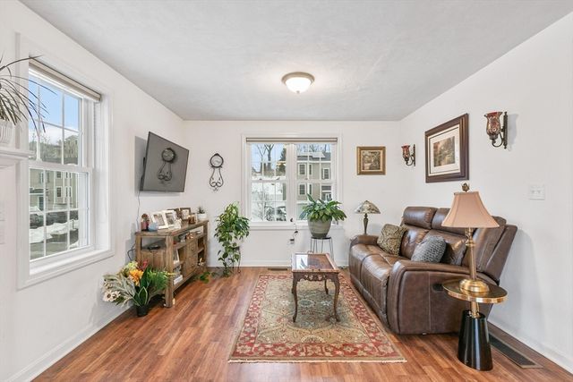 22 Bittersweet Blvd, Worcester, MA 01607