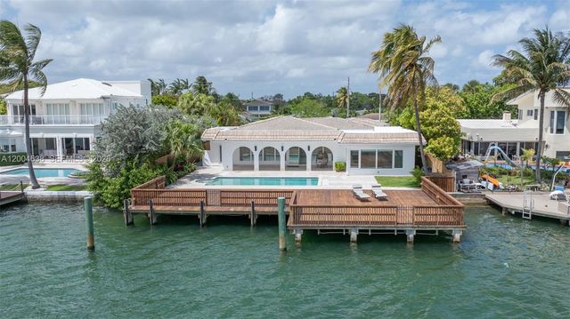 1690 Daytonia Rd, Miami Beach, FL 33141