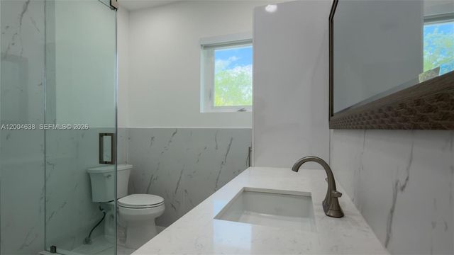 1690 Daytonia Rd, Miami Beach, FL 33141