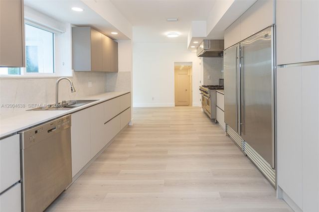 1690 Daytonia Rd, Miami Beach, FL 33141