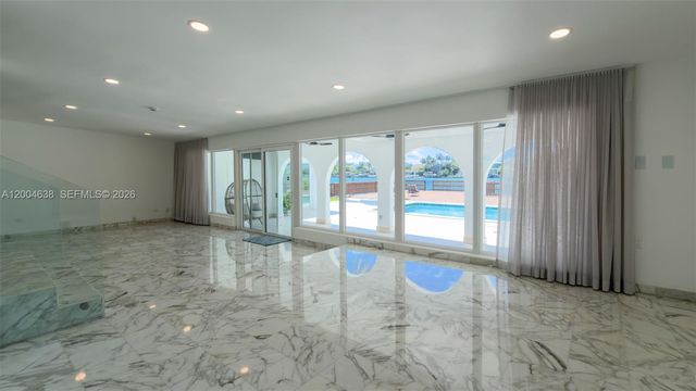 1690 Daytonia Rd, Miami Beach, FL 33141