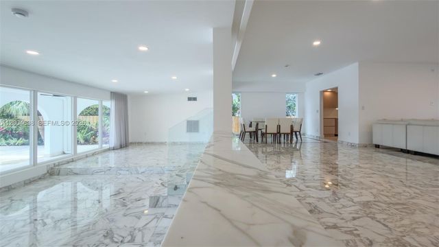 1690 Daytonia Rd, Miami Beach, FL 33141
