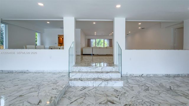 1690 Daytonia Rd, Miami Beach, FL 33141