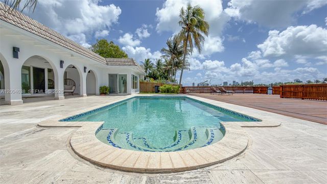 1690 Daytonia Rd, Miami Beach, FL 33141