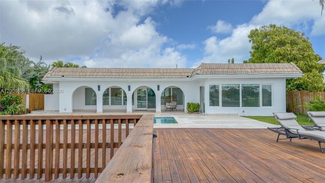 1690 Daytonia Rd, Miami Beach, FL 33141