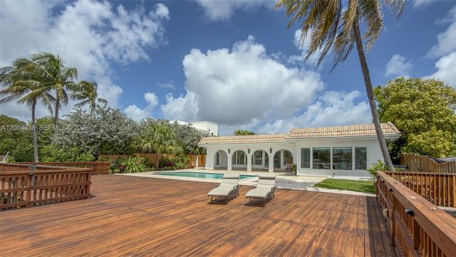 1690 Daytonia Rd, Miami Beach, FL 33141