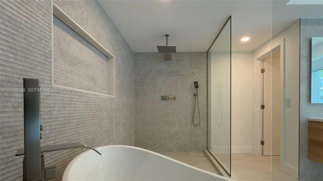 1690 Daytonia Rd, Miami Beach, FL 33141
