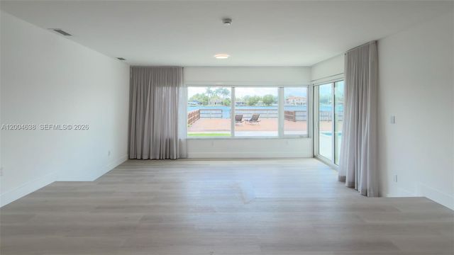 1690 Daytonia Rd, Miami Beach, FL 33141