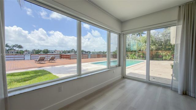 1690 Daytonia Rd, Miami Beach, FL 33141