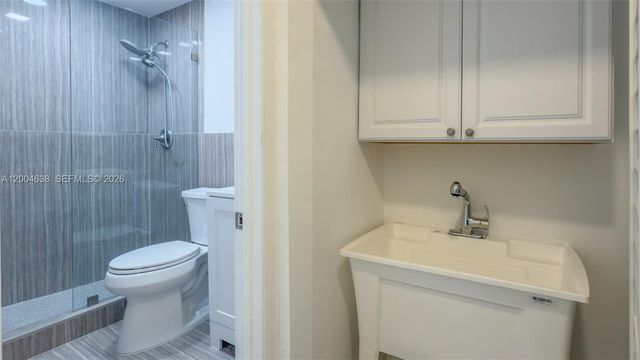 1690 Daytonia Rd, Miami Beach, FL 33141