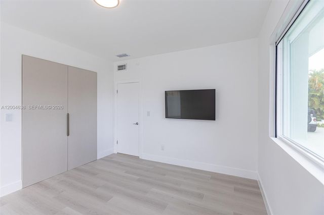 1690 Daytonia Rd, Miami Beach, FL 33141