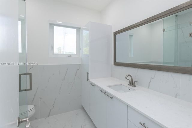 1690 Daytonia Rd, Miami Beach, FL 33141
