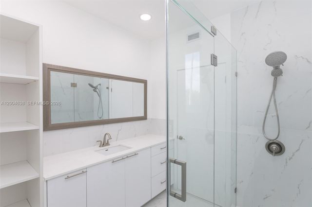 1690 Daytonia Rd, Miami Beach, FL 33141