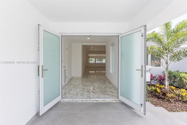 1690 Daytonia Rd, Miami Beach, FL 33141