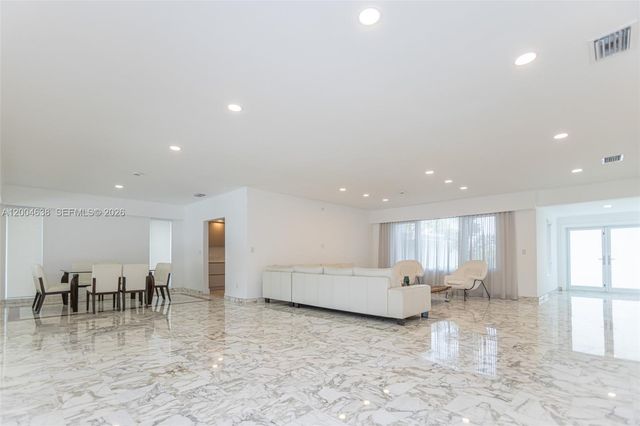 1690 Daytonia Rd, Miami Beach, FL 33141