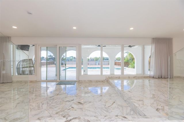 1690 Daytonia Rd, Miami Beach, FL 33141