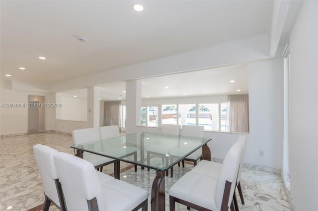 1690 Daytonia Rd, Miami Beach, FL 33141