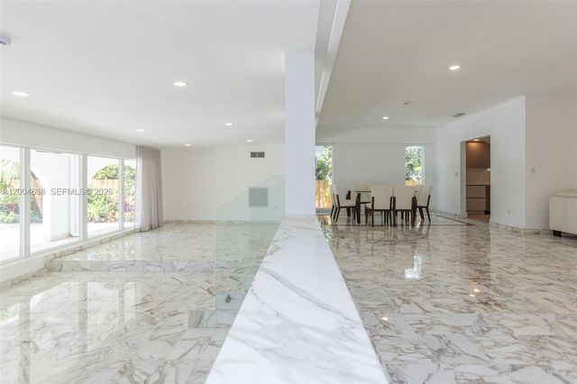 1690 Daytonia Rd, Miami Beach, FL 33141