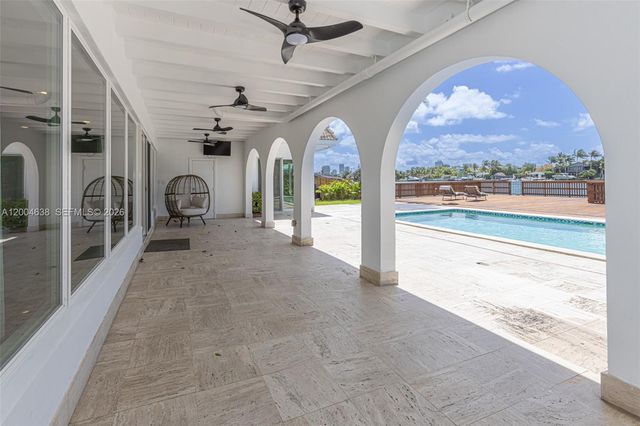 1690 Daytonia Rd, Miami Beach, FL 33141