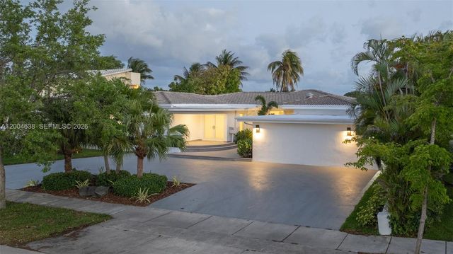 1690 Daytonia Rd, Miami Beach, FL 33141
