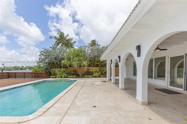 1690 Daytonia Rd, Miami Beach, FL 33141