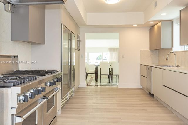 1690 Daytonia Rd, Miami Beach, FL 33141